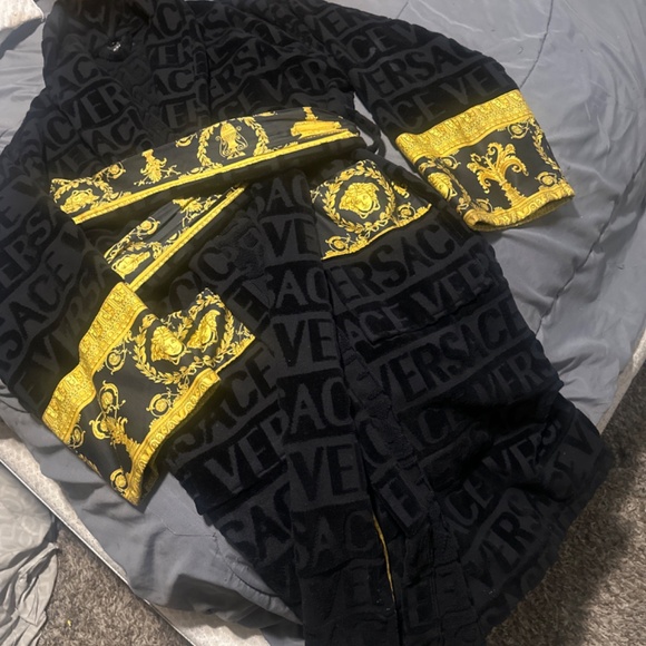 Versace robe - Picture 4 of 6